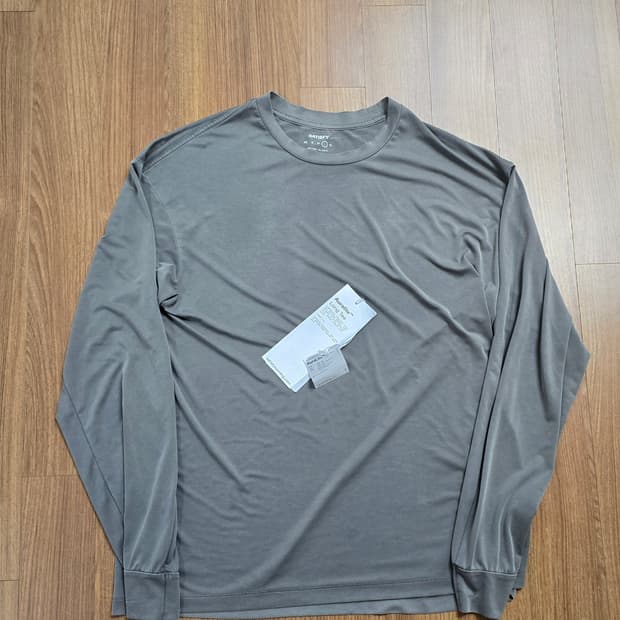 (L) 새티스파이 아우라라이트 롱 슬리브 미네랄 그래파이트