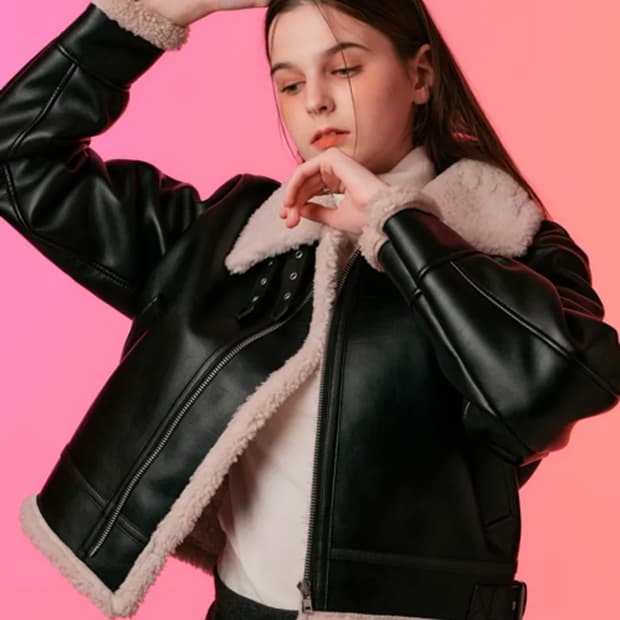 콜릿(KOLEAT) 블러드 셔링 양털 플리스 레더 무스탕 자켓