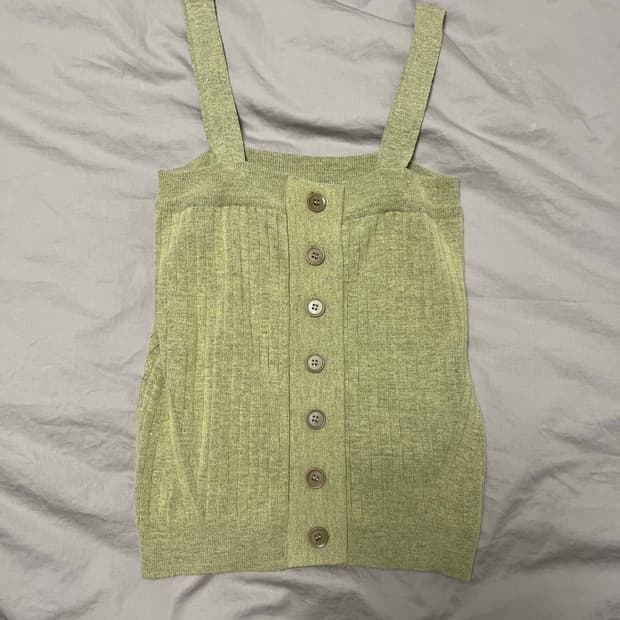 인사일런스 니트 슬리브리스 탑