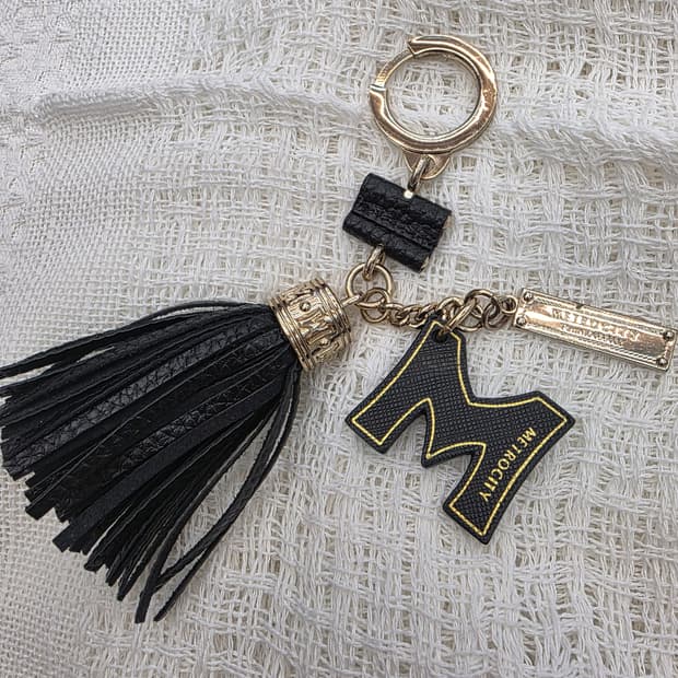 메트로시티 레더 테슬 참 장식 키링