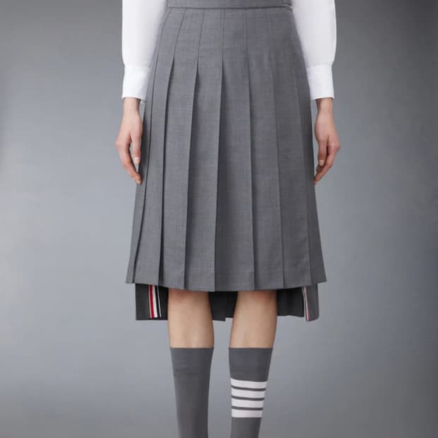 신동급_톰브라운 플리츠 스커츠 판매합니다