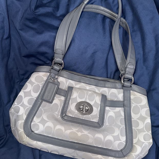 초희귀매물) 코치백 그레이 시그니처 미디움 숄더백 y2k 빈티지