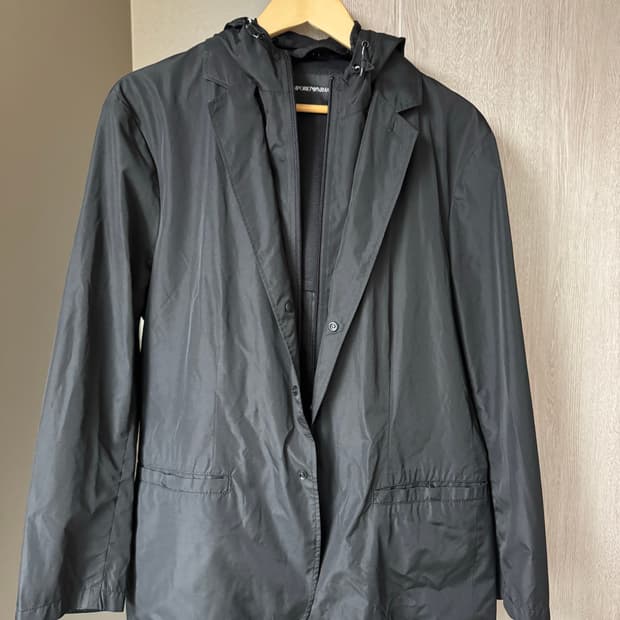 엠포리오 아르마니 윈드브레이커