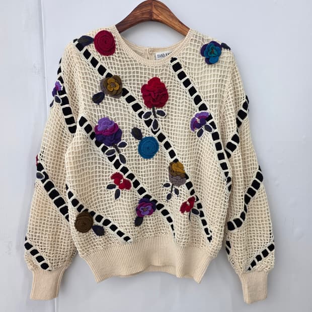 HAND KNIT 아이보리 울100% 플라워 아플리케 망사 니트