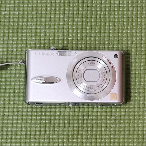 파나소닉 루믹스 디지털 카메라 dmc-fx8 팝니다.