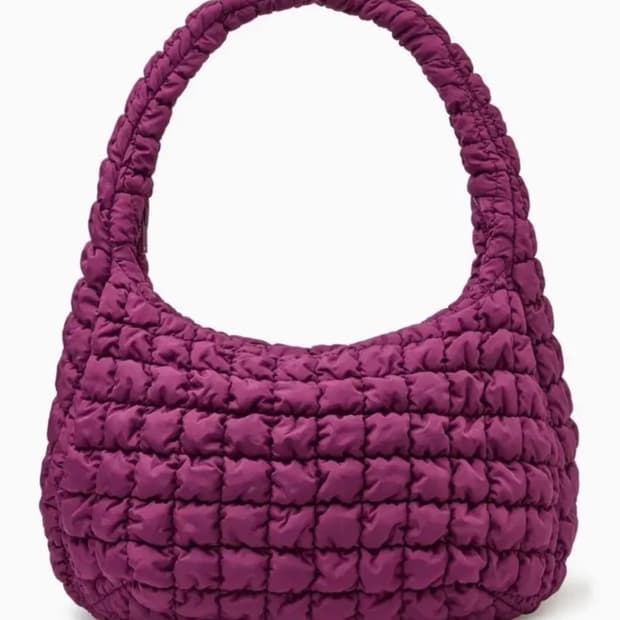 코스 오버사이즈 퀼티드백 버건디 새제품