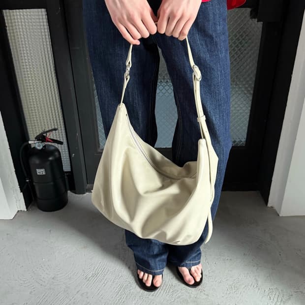 새상품) 파인드키푸어 필로우 푸퍼백, 숄더백 / 정가:12.9만