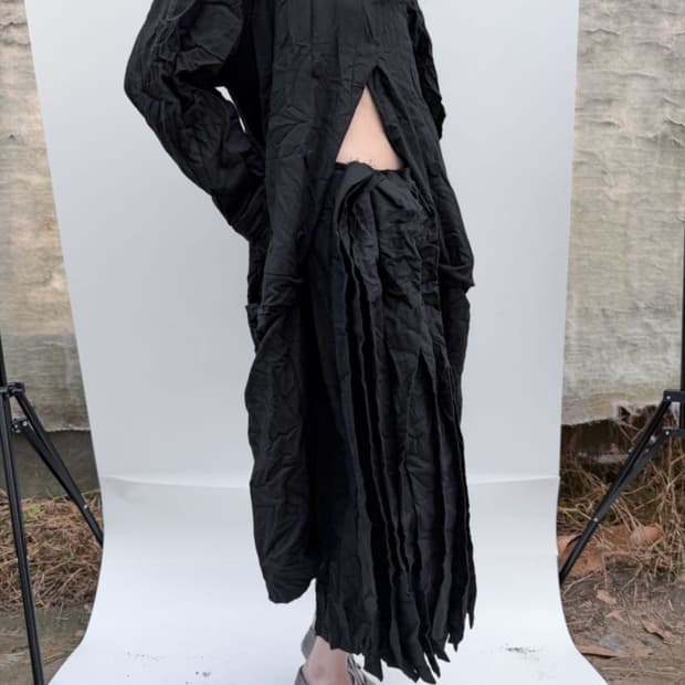 Paper Wool Offbeat Pleats Skirt - Black