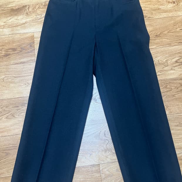 솔리드옴므 울슬랙스 새상품 팝니다.