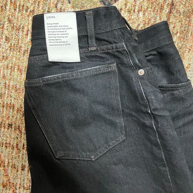 시오타 5포켓 베기 블랙 데님 판매합니다.