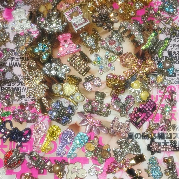 빈티지 갸루 큐빅삔 판매합니다 ♥︎