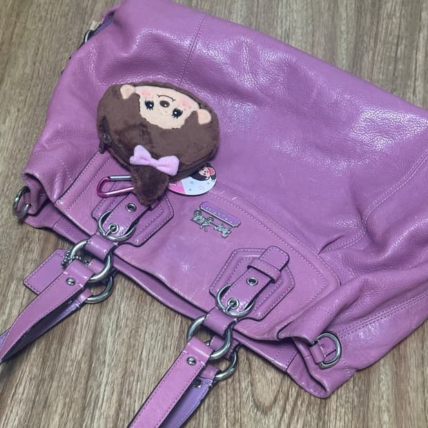 코치 핑크 버클 숄더백