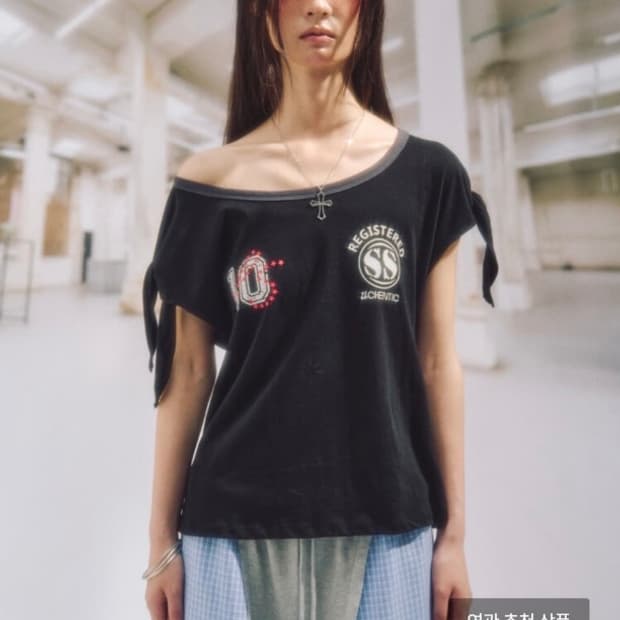 솜속 오프숄더 티셔츠 블랙