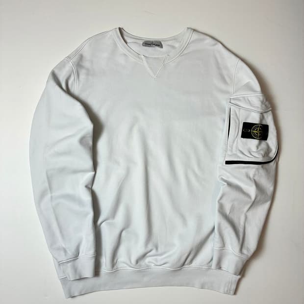 스톤아일랜드 시그니처 와펜 로고 크루넥 맨투맨 PN8220