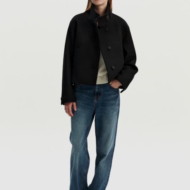 몽돌 울 하이넥 크롭 코트 블랙