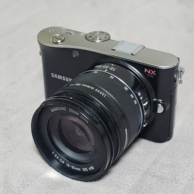 삼성 NX100 미러리스 카메라