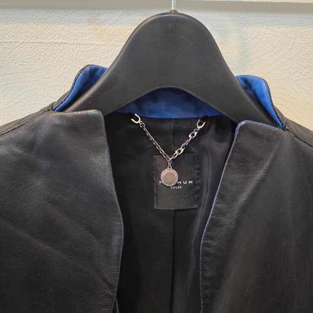 미니멈 블랙 가죽 자켓