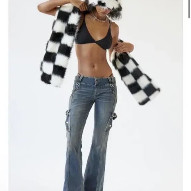 어반아우피터스 urban oitfitters 로우라이즈 부츠컷진 25