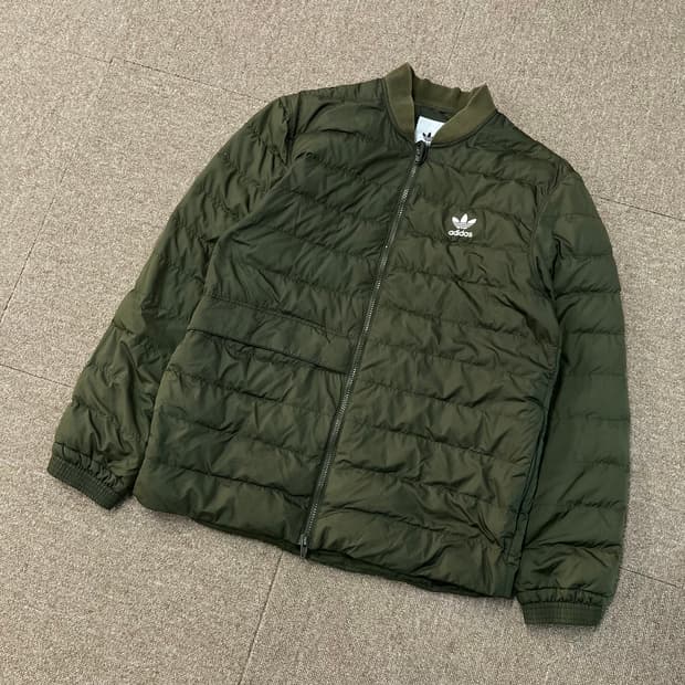 아디다스 경량패딩