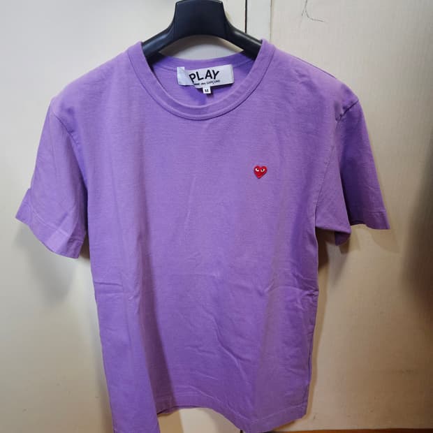 M) 꼼데가르송 플레이 레드 하트 와펜 피셔츠