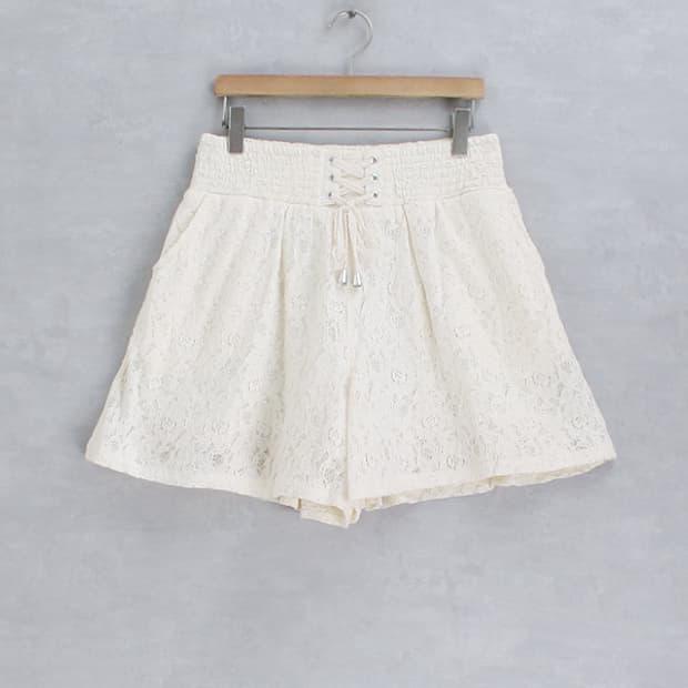 eyelet lace easy shorts