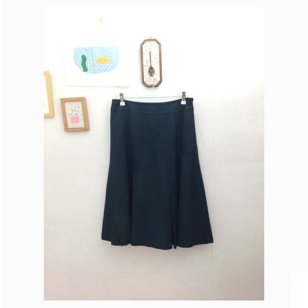 다크그린 미디 스커트