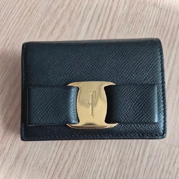 페라가모 바라보우 블랙 반지갑