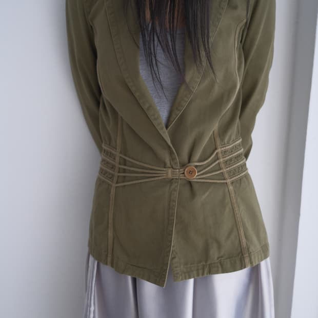 Rope closure jacket  
