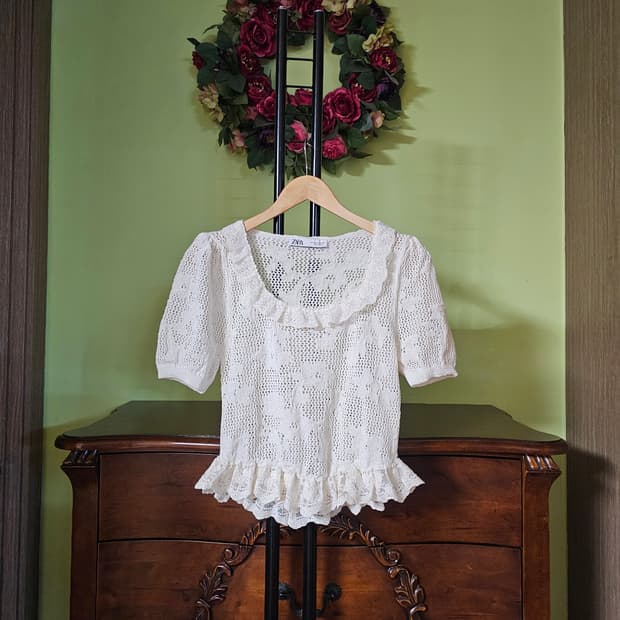 자라 레이스배색 퍼프소매니트