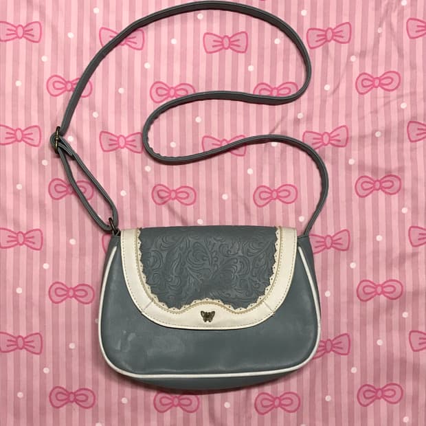 엑시즈팜 뮤트 블루 크로스백