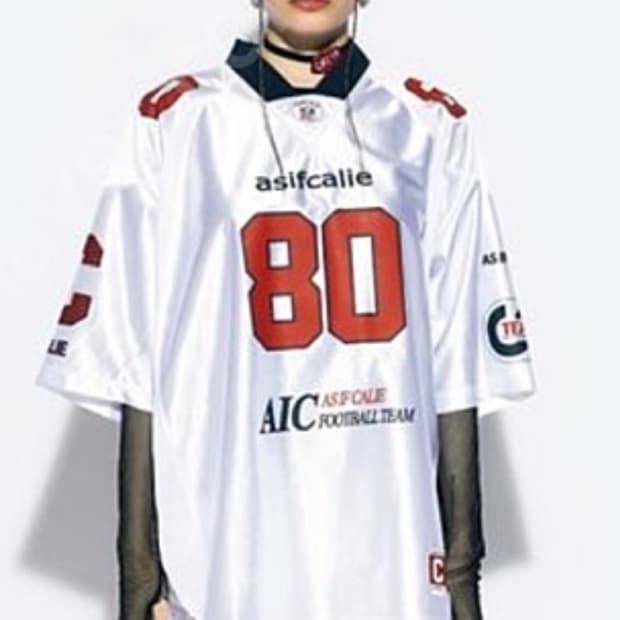 애즈이프캘리 풋볼 저지티 화이트 (뉴진스 착용)