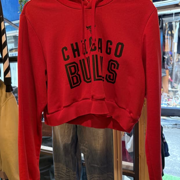 아디다스 시카고 불스 크롭 후드티