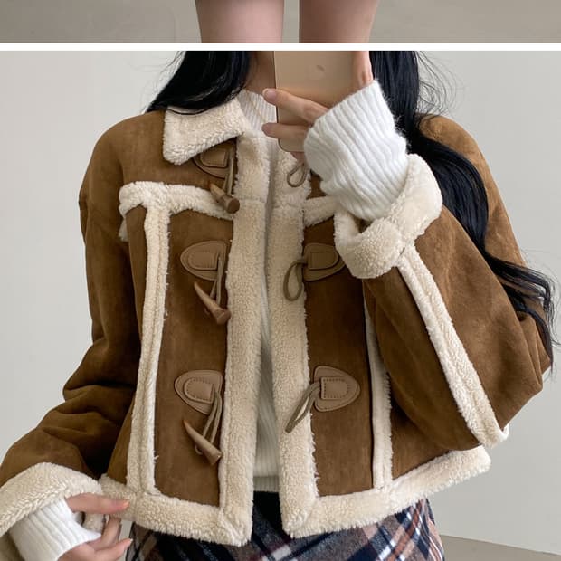 갈색 크롭 떡볶이버튼 무스탕