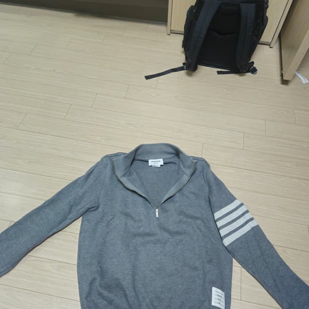 톰브라운 완장 하프집업