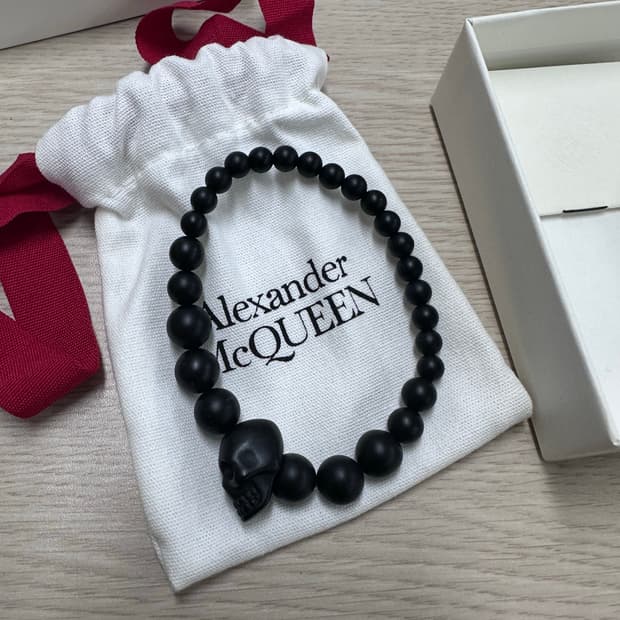 알렉산더 맥퀸 스컬 볼 팔찌