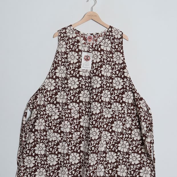 JAGANNATH Floral Apron One-Piece