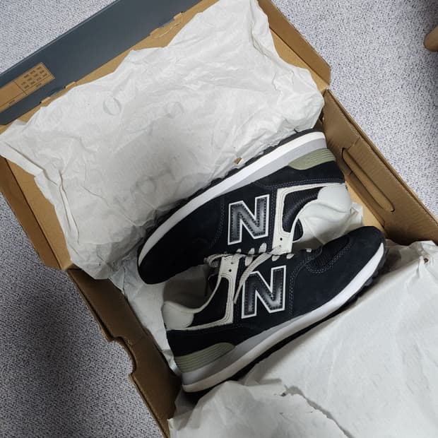 뉴발란스 574 클래식 블랙 265 사이즈 