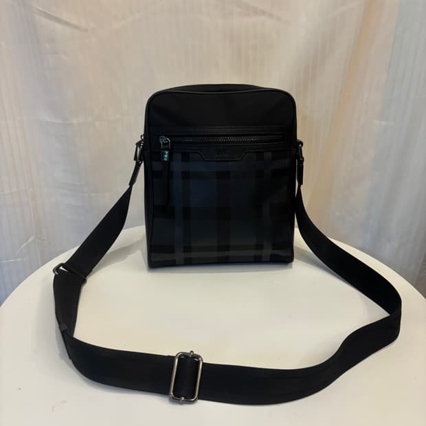 정품 닥스 체크 크로스백    