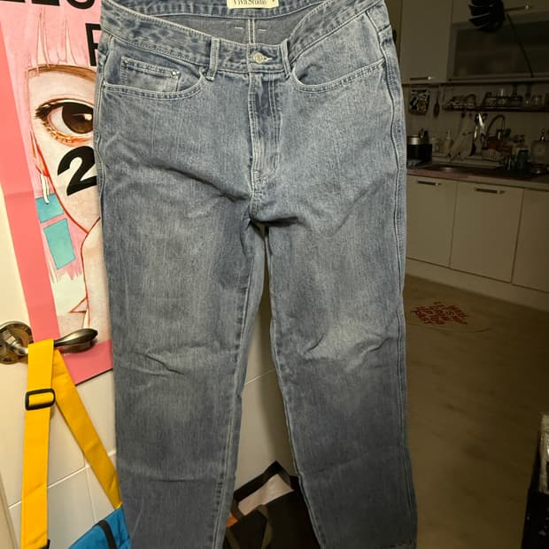 비바스튜디오 스트레이트 청바지 미착용 판매 합니다.
