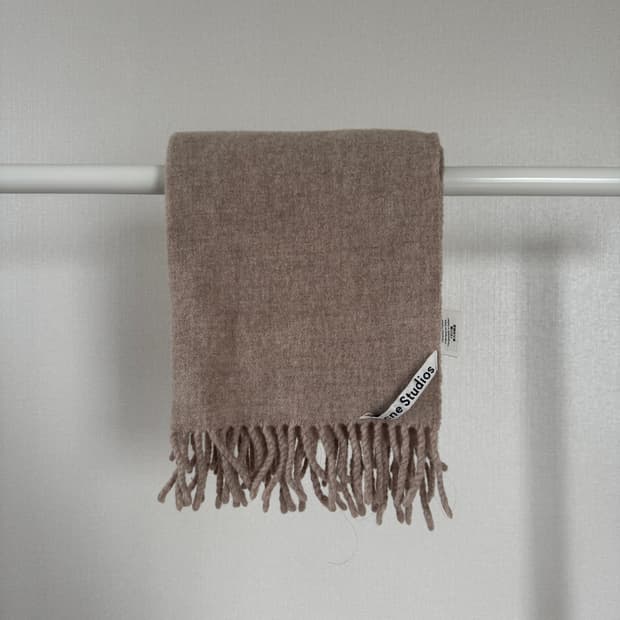 아크네스튜디오 울 머플러