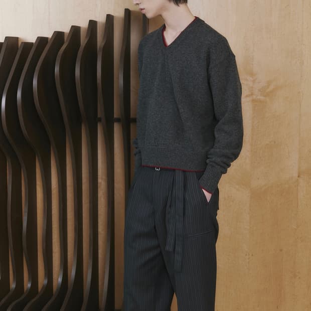 웨이비니스 브이넥 니트