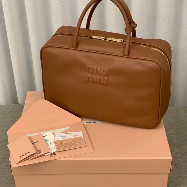 미우미우 보백 라지 꼬냑 5bb117