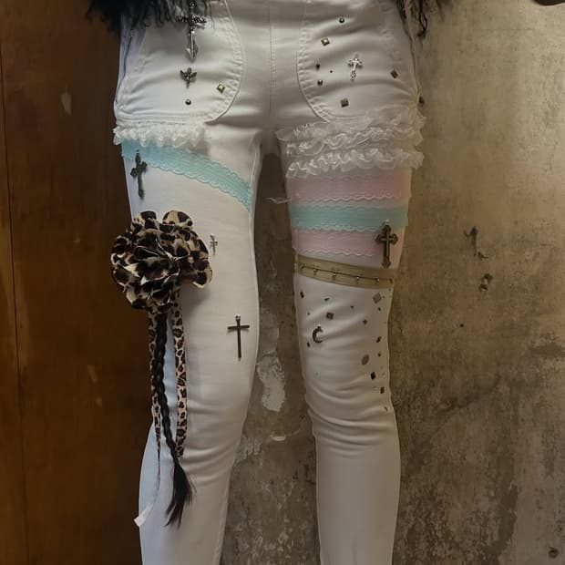 White lace trim pants