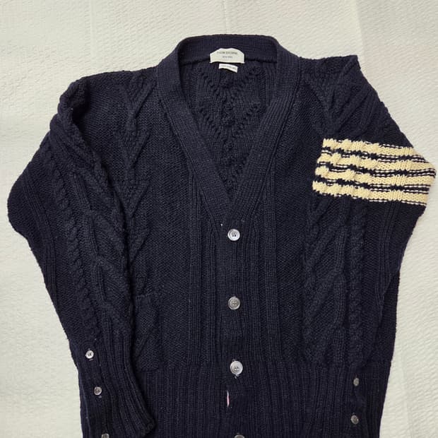 톰브라운 케이블 니트 가디건