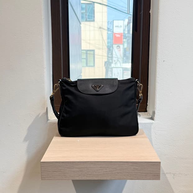 프라다 블랙 사피아노 포코노 크로스백