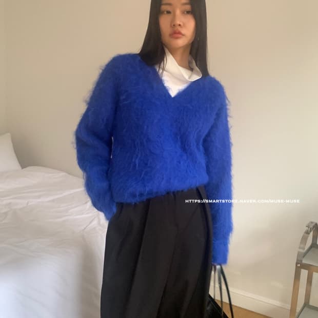 마크들리 딥뮤즈 아키텍트 브이넥니트