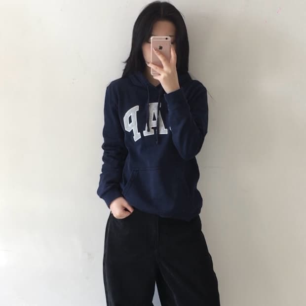 갭 패치 로고 후드티