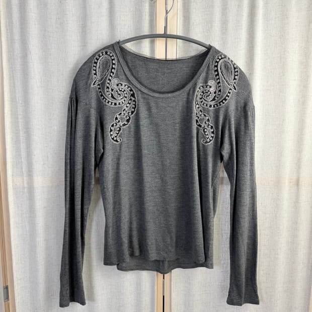 Hiroko Bis 자수 트리밍 실크 롱슬리브 티