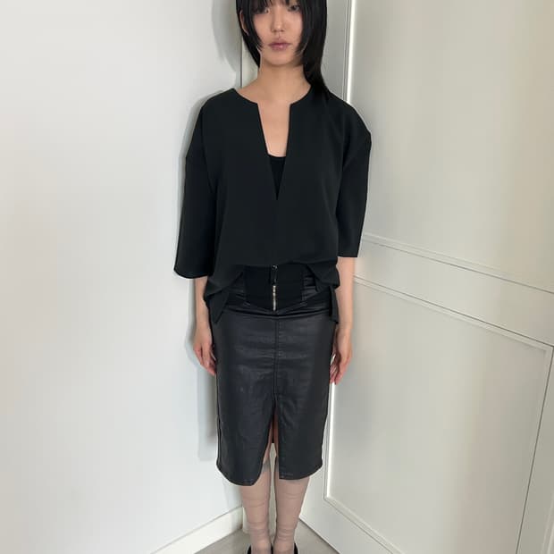 Deep V-neck Blouse / 빈티지 블라우스