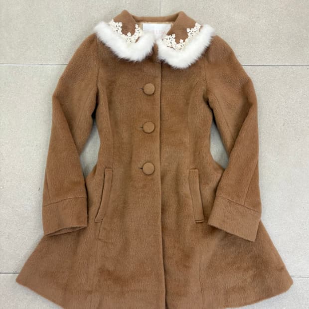 리즈리사 베이지 코트